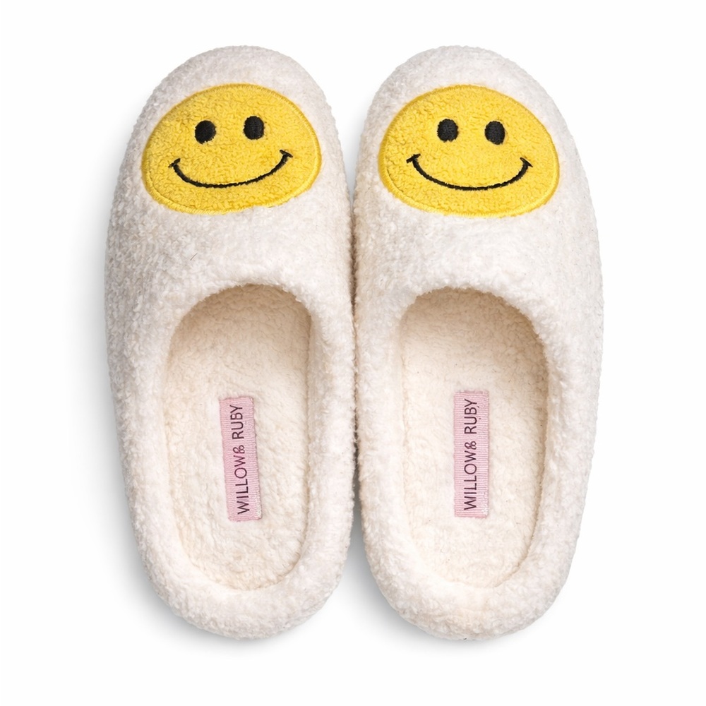 Willow & Ruby Womens L 9 10 Fuzzy Slippers Smiley Face Soft Cozy Indoor